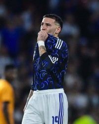 蓝白军团太有爱！奥塔门迪告别战落泪，梅西让点，4人“推一把”